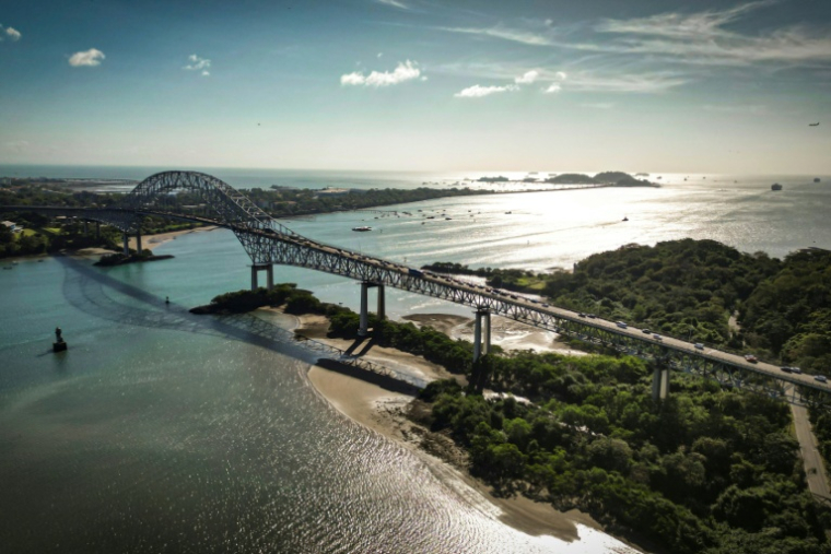 Vue aérienne du Pont des Amériques, à l'entrée du canal de Panama, côté du Pacifique, près du port de Balboa, le 30 janvier 2026 ( AFP / MARTIN BERNETTI )