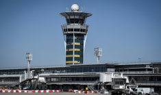 Le principal syndicat des contrôleurs aériens français "suspend son préavis de grève des 7,8 et 9 octobre", à l'issue de consultations avec la Direction générale de l'aviation civile ( AFP / STEPHANE DE SAKUTIN )
