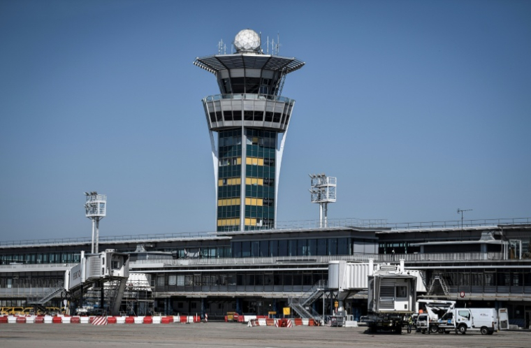 Le principal syndicat des contrôleurs aériens français "suspend son préavis de grève des 7,8 et 9 octobre", à l'issue de consultations avec la Direction générale de l'aviation civile ( AFP / STEPHANE DE SAKUTIN )