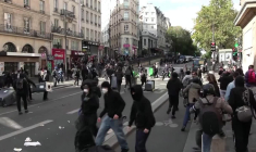 Paris: tensions et gaz lacrymogènes avant le départ de la manifestation