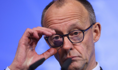 Le chancelier allemand Friedrich Merz lors du sommet de la mer du Nord sur l'énergie, le 26 janvier 2026, à l'hôtel de ville de Hambourg, en Allemagne ( AFP / Ronny HARTMANN )