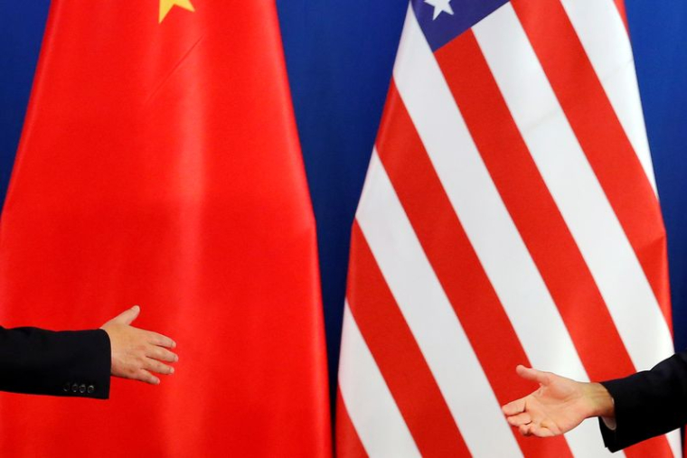 Le président chinois Xi Jinping rencontre le secrétaire américain au Trésor, Jack Lew, à Pékin