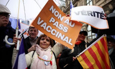 CORONAVIRUS: DES MANIFESTATIONS EN FRANCE CONTRE LE PASS VACCINAL