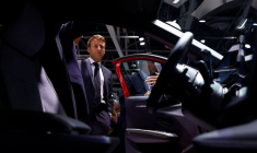 Le président français Emmanuel Macron lors du salon de l'automobile de Paris