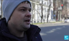 Intervention russe en Ukraine : Kiev, suspendu aux décisions de Moscou, se prépare à toutes les éventualités