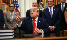 Le président des États-Unis, Donald Trump, s'exprime avant de signer une proclamation dans le Bureau ovale de la Maison-Blanche, à Washington le 11 juin 2026 ( AFP / Kent NISHIMURA )