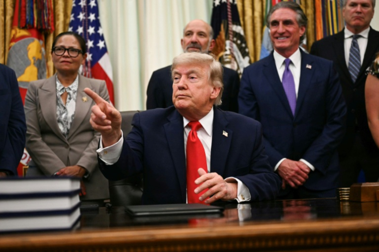 Le président des États-Unis, Donald Trump, s'exprime avant de signer une proclamation dans le Bureau ovale de la Maison-Blanche, à Washington le 11 juin 2026 ( AFP / Kent NISHIMURA )