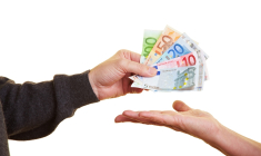 Une nouveauté de la loi de finances pour 2025 modifie le cadre des donations familiales ( Crédits photo: © Robert Kneschke - stock.adobe.com)