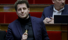 Julien Bayou le 13 mars à Paris. ( AFP / LUDOVIC MARIN )