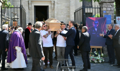 Dernier hommage au DJ français Kavinsky, décédé à 50 ans, lors d'obsèques célébrées en l'église Saint-Pierre-de-Montmartre à Paris, le 12 juillet 2026 ( AFP / LOU BENOIST )