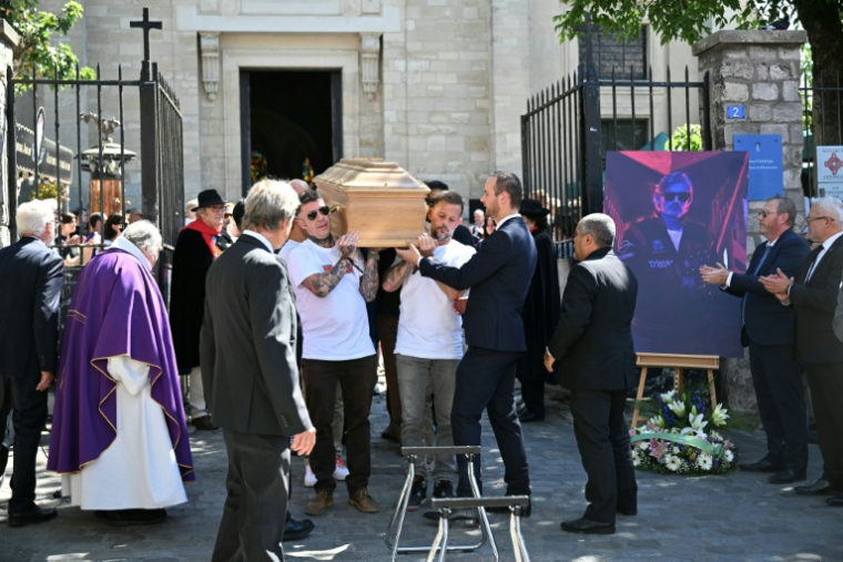 Dernier hommage au DJ français Kavinsky, décédé à 50 ans, lors d'obsèques célébrées en l'église Saint-Pierre-de-Montmartre à Paris, le 12 juillet 2026 ( AFP / LOU BENOIST )