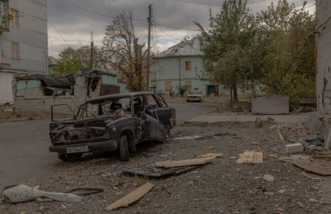 Ure rue de Kourakhové, en Ukraine, le 2 octobre 2024. ( AFP / ROMAN PILIPEY )