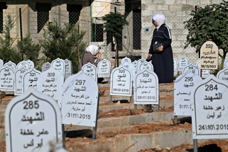 Le "cimetière des martyrs" de Daraya, le 28 octobre 2025 ( AFP / LOUAI BESHARA )