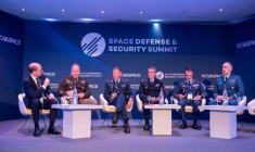 Responsables militaires occidentaux du secteur spatial lors d'une conférence organisée par Novaspace à Paris