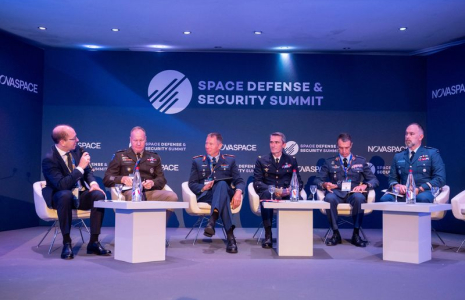 Responsables militaires occidentaux du secteur spatial lors d'une conférence organisée par Novaspace à Paris