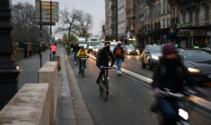 Le bruit, notamment celui des transports, apparaît de plus en plus comme une préoccupation pour le bien-être mental des plus jeunes ( AFP / CHRISTOPHE ARCHAMBAULT  )