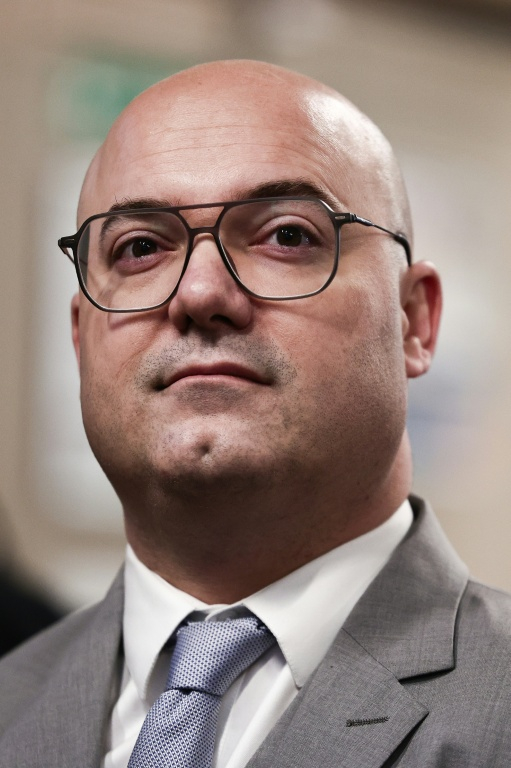 Le maire d'Orange Yann Bompard comparaît devant le tribunal judiciaire de Marseille le 17 décembre 2025 ( AFP / Thibaud MORITZ )