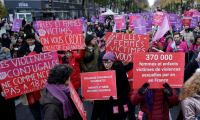 Manifestation contre les violences faites aux femmes le 23 novembre 2024 à Paris ( AFP / STEPHANE DE SAKUTIN )