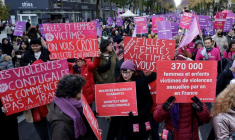 Manifestation contre les violences faites aux femmes le 23 novembre 2024 à Paris ( AFP / STEPHANE DE SAKUTIN )