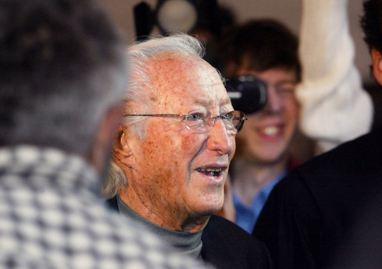 Arbitres jugés partiaux, contrat ressorti de la tombe et vieilles connaissances de l'époque Elf : le géant pétrolier Total est empêtré dans un ténébreux litige franco-russe, une tentative d'escroquerie sans fondement selon le groupe qui se voit réclamer plus de 22 milliards de dollars. ( AFP /  )