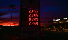 Les prix du carburant affichés dans une station-service de Portiragnes, dans l'Hérault, le 21 septembre 2026 ( AFP / Gabriel BOUYS )