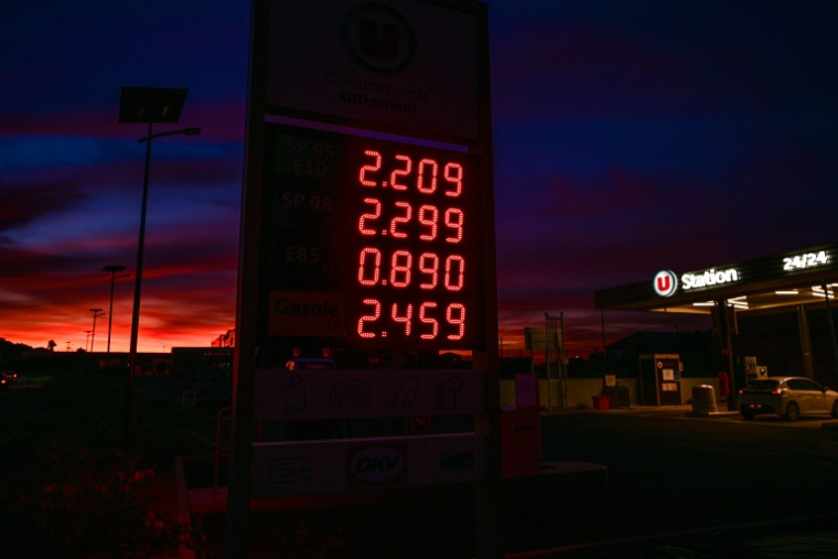 Les prix du carburant dans une station-service de Portiragnes, dans l'Hérault, le 22 septembre 2026 ( AFP / Gabriel BOUYS )