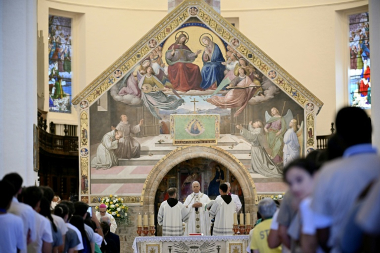 Le pape Léon XIV célèbre une messe à la basilique Sainte-Marie-des-Anges lors d'une visite pastorale à Assise, le 6 août 2026 ( AFP / Filippo MONTEFORTE )