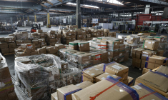 La nouvelle filière REP doit permettre d'améliorer la collecte, le recyclage et le réemploi des emballages professionnels. Leur volume est estimé à huit millions de tonnes par an. ( AFP / GEOFFROY VAN DER HASSELT )