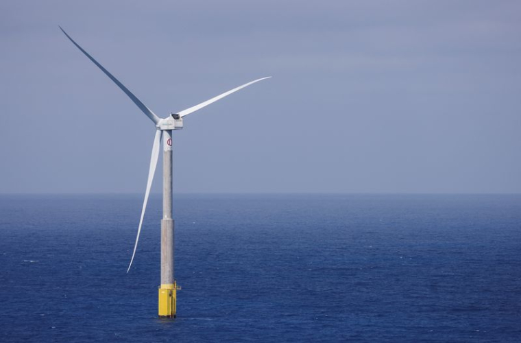 Une éolienne de Siemens Gamesa vue de la côte de Telde sur l'île de Grande Canarie