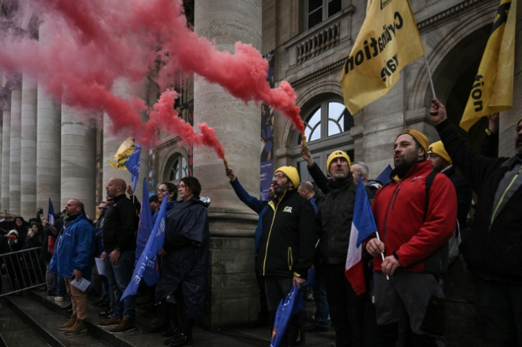 Manifestation de policiers à l'appel du syndicat policier Alliance qui dénonce un manque de moyens, le 31 janvier 2026 à Bordeaux ( AFP / Philippe LOPEZ )
