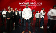 Michael Arnoult, chef du restaurant La Morainières, après avoir reçu sa troisième étoile lors de la cérémonie de remise des prix du Guide Michelin 2026 à Monaco, le 16 mars 2026 ( AFP / Valery HACHE )