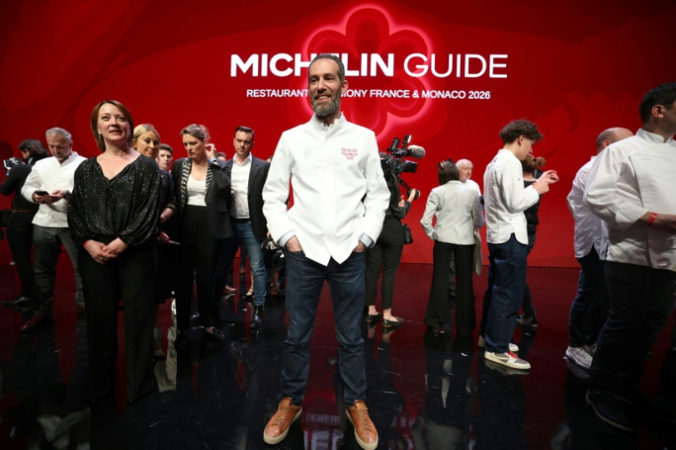 Michael Arnoult, chef du restaurant La Morainières, après avoir reçu sa troisième étoile lors de la cérémonie de remise des prix du Guide Michelin 2026 à Monaco, le 16 mars 2026 ( AFP / Valery HACHE )