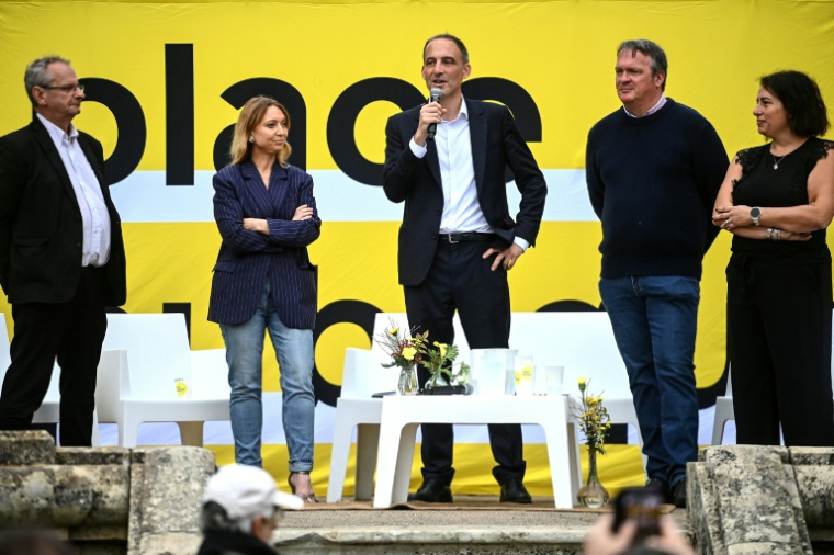 Raphaël Glucksmann (c) lors de la deuxième édition des Rencontres de Place publique, mouvement qu'il copréside, le 4 octobre 2025 à La Réole, en Gironde ( AFP / Christophe ARCHAMBAULT )