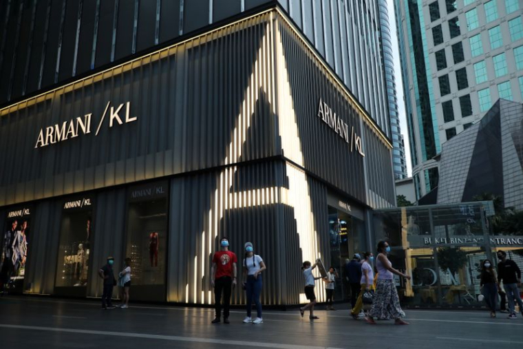 GIORGIO ARMANI N'ENVISAGE UNE ALLIANCE QUE 100% ITALIENNE