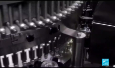 L'UE réclame à AstraZeneca des vaccins produits au Royaume-Uni