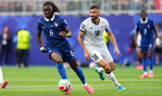 Grégory Poirier : « Manu Koné est le meilleur joueur de l'équipe de France sur le contre-pressing »