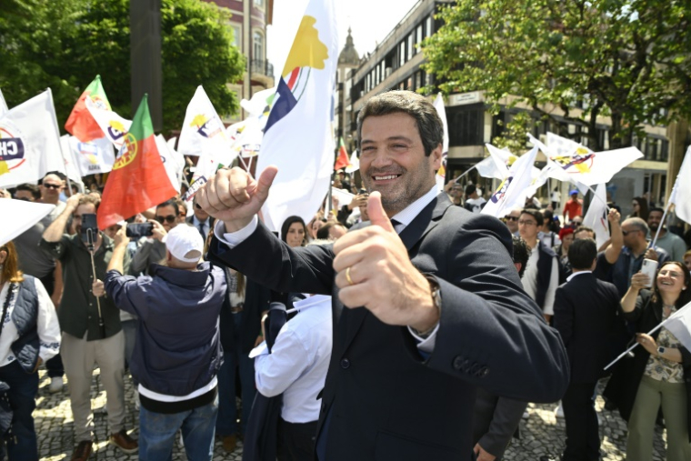 Le leader du parti d'extrême droite Chega, Andre Ventura, lors d'un meeting à Braga, le 8 mai 2025 au Portugal ( AFP / MIGUEL RIOPA )