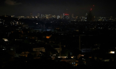 La ville de Barcelone, en Espagne, en partie plongée dans le noir dans la soirée du 28 avril 2025 ( AFP / Josep LAGO )