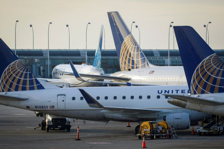 UNITED AIRLINES: BÉNÉFICE INFÉRIEUR AUX ATTENTES AU DEUXIÈME TRIMESTRE EN RAISON DES COÛTS D'EXPLOITATION