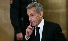 L'ancien président Nicolas Sarkozy arrive au palais de justice de Paris pour son procès en appel dans l'affaire du financement libyen, le 16 mars 2026 à Paris ( AFP / Alain JOCARD )