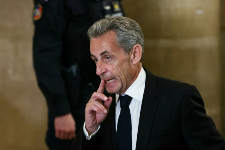 L'ancien président Nicolas Sarkozy arrive au palais de justice de Paris pour son procès en appel dans l'affaire du financement libyen, le 16 mars 2026 à Paris ( AFP / Alain JOCARD )