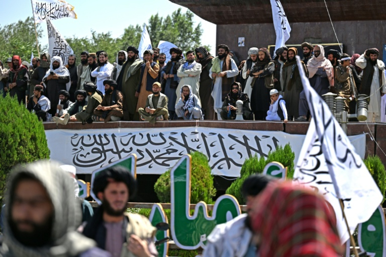 Des membres de forces de sécurité talibanes lors des célébrations des cinq ans du retour au pouvoir en Afghanistan de ce mouvement ultra-rigoriste, le 15 août 2026 à Kaboul  ( AFP / Wakil KOHSAR )