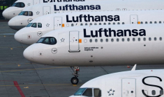 Des avions la Lufthansa stationnés à l'aéroport de Francfort en Allemagne