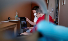 CORONAVIRUS: LA HAUTE AUTORITÉ DE SANTÉ PRÉCONISE DE VACCINER LES RÉSIDENTS D'EHPAD EN PRIORITÉ