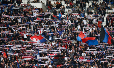 Les supporters lyonnais prennent la défense de Pierre Sage