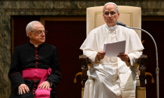 Photo prise et distribuée le 16 mai 2025 par les médias du Vatican montrant le pape Léon XIV lors d'une audience avec le corps diplomatique au Vatican ( VATICAN MEDIA / Handout )
