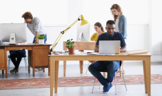 Le « flex office », pour ou contre - iStock-PeopleImages