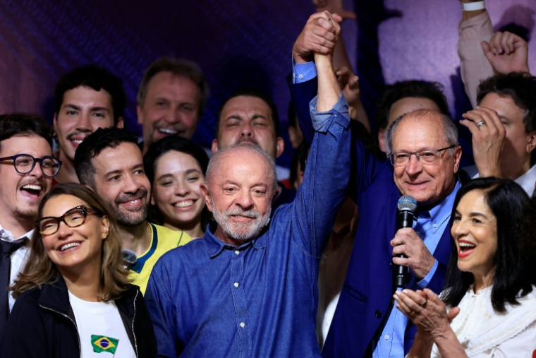 Le président brésilien Luiz Inacio Lula da Silva célèbre les résultats du second tour de l'élection présidentielle, à Sao Paulo, le 25 ocobre 2026 ( AFP / Miguel SCHINCARIOL )