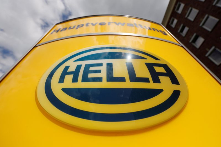 LE FRANÇAIS FAURECIA ACQUIERT L'ÉQUIPEMENTIER AUTO ALLEMAND HELLA