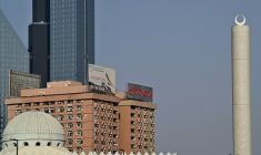Le bâtiment Nasser Rashid Lootah, plus connu sous le nom de "Toyota Building", vu depuis la Sheikh Zayed Road à Dubaï, le 27 août 2026 ( AFP / Giuseppe CACACE )